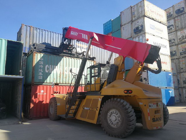 集裝箱吊機(jī)租賃